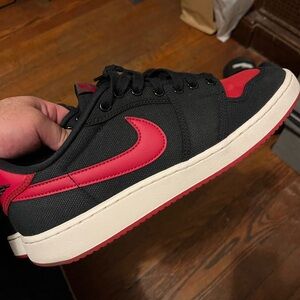 MENS NIKE “AJKO” SIZE 10 (USED IN GOOD CONDITION)